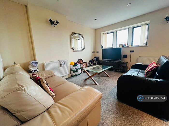 2 Bedroom Flat To Rent In Richardshaw Lane, Pudsey, LS28