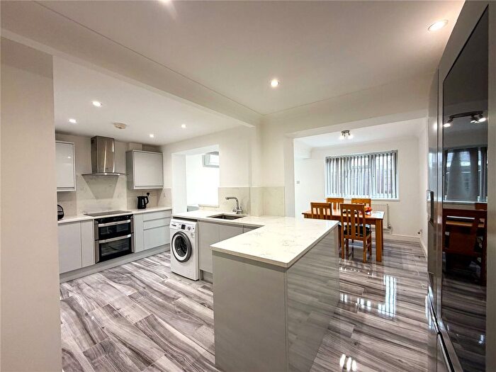 4 Bedroom End Terrace House For Sale In Russells Avenue, Rainham, Gillingham, Kent, ME8