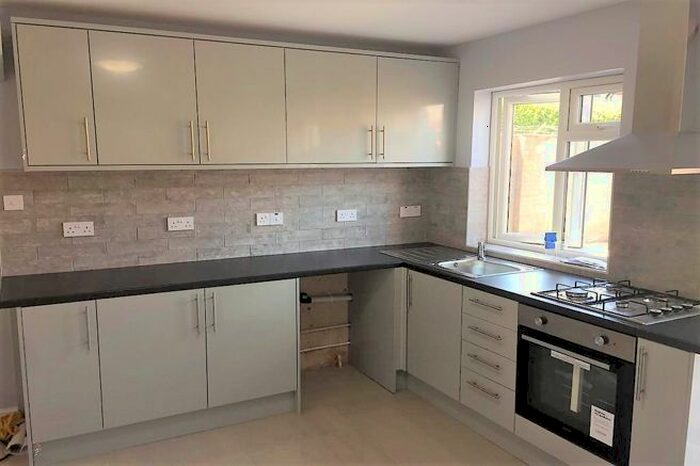 3 Bedroom End Of Terrace House To Rent In Mildenhall Road, Slough, SL1