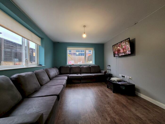 8 Bedroom Terraced House To Rent In Rhymney Street, Cathays, CF24