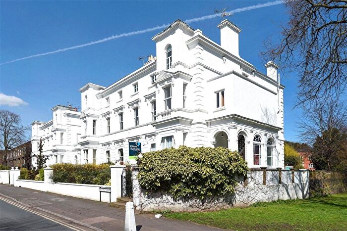 3 Bedroom Flat To Rent In Portland Terrace, Richmond, TW9