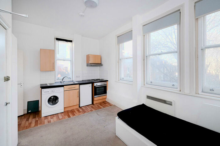 Studio To Rent In A Old Street (), Flat, Clerkenwell, EC1V