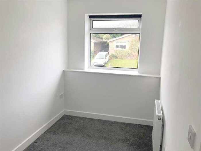 2 Bedroom Flat For Sale In Chellow Gardens, Allerton, Bradford, BD15