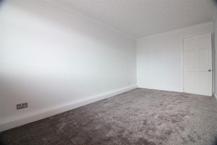 2 Bedroom Flat To Rent In Eden Close, Slough, SL3