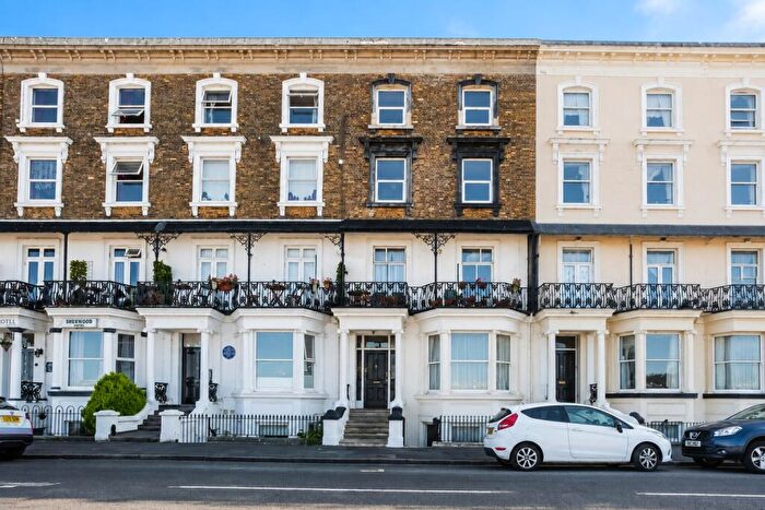 1 Bedroom Flat For Sale In Ethelbert Crescent, Margate, Kent, CT9