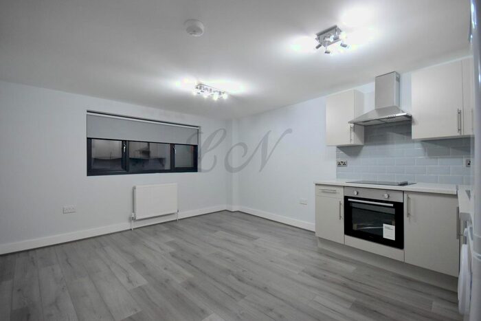 1 Bedroom Flat To Rent In High Street, Slough SL1