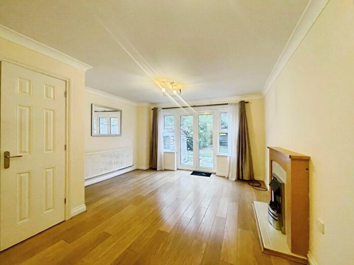 3 Bedroom Town House To Rent In Windermere Avenue, Purfleet, RM19
