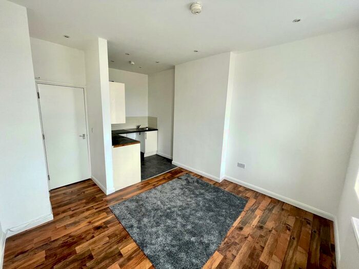 2 Bedroom Apartment To Rent In Holton Road, Barry, CF63