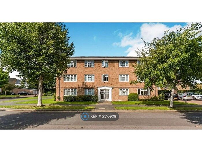 2 Bedroom Flat To Rent In Robin Hood Lane, Sutton, SM1