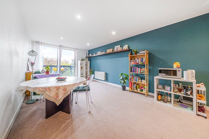 2 Bedroom Flat For Sale In Union Lane, Isleworth, Middlesex, TW7