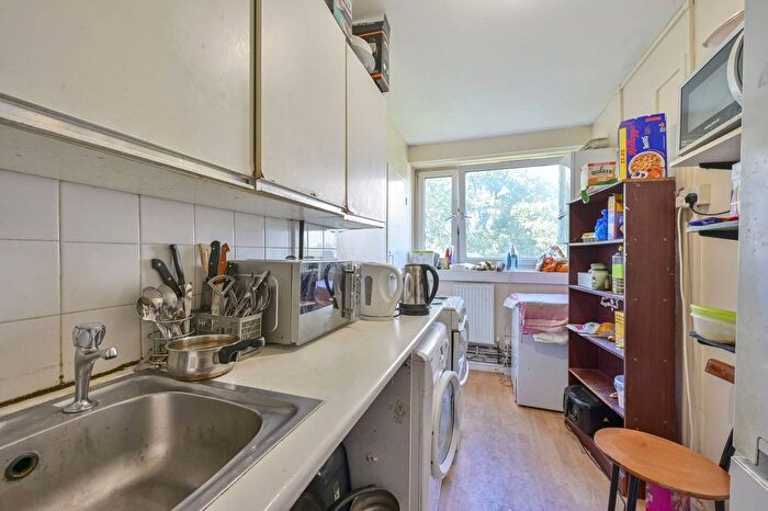 1 Bedroom Flat For Sale In Tangley Grove, Roehampton, London, SW15