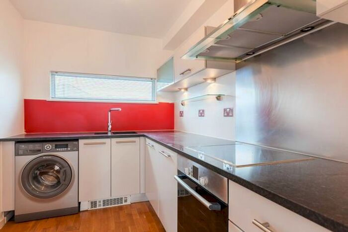 2 Bedroom Maisonette To Rent In Palmers Road, Bethnal Green, London, E2