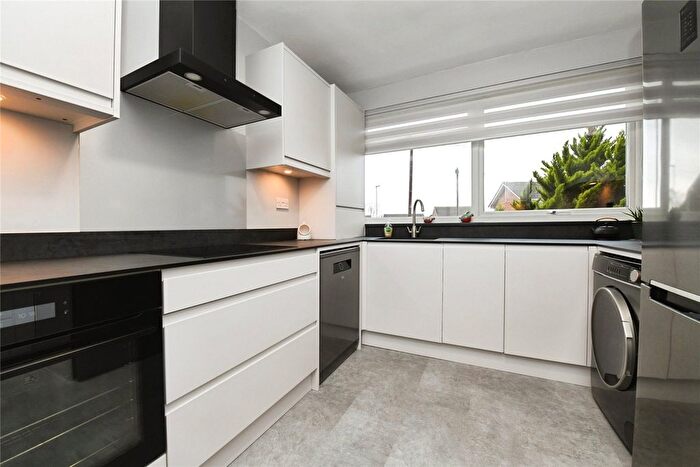 2 Bedroom Flat For Sale In Tern Way, Brentwood, Essex, CM14