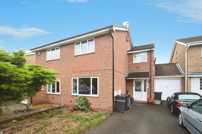 3 Bedroom Semi Detached House For Sale In Ashbourne Crescent, Taunton, TA1