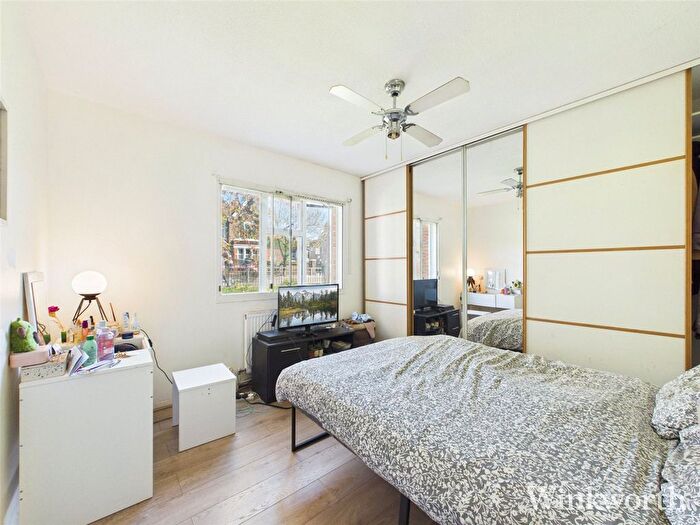 1 Bedroom Flat To Rent In Hart Grove Court, Hart Grove, Ealing Common, London, Uk, W5