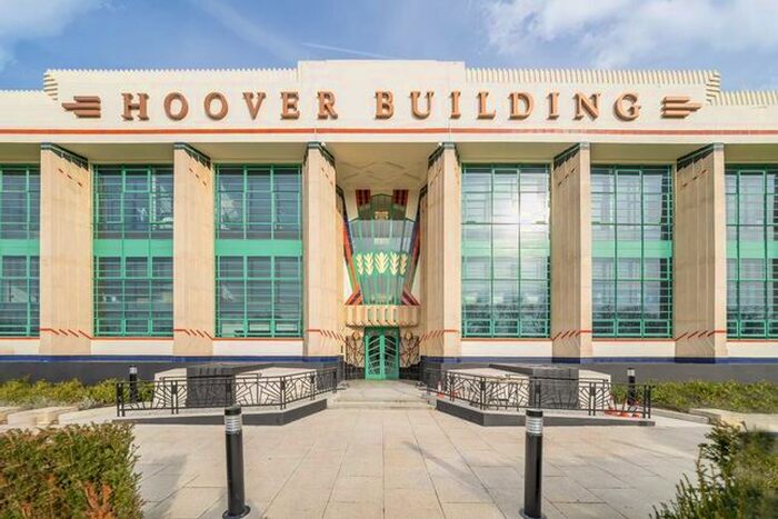 2 Bedroom Flat To Rent In Western Avenue, Perivale, Greenford, UB6