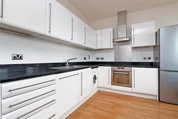 1 Bedroom Apartment To Rent In Gallery Apartments, Commercial Road, Whitechapel, London, E1