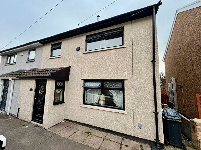 3 Bedroom Semi-Detached House For Sale In Twynygarreg, Treharris, CF46