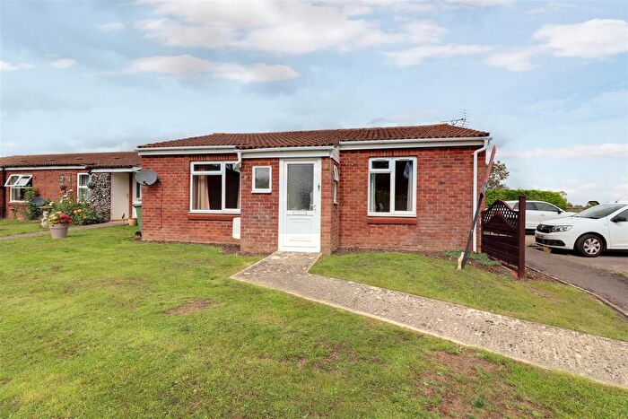 2 Bedroom Bungalow For Sale In Budding Road, Eastington, Stonehouse, GL10