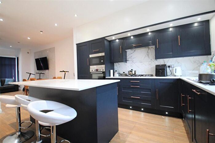 6 Bedroom Terraced House To Rent In Headingley Avenue, Headingley, Leeds, LS6