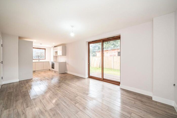 1 Bedroom Maisonette For Sale In Russell Road, Mitcham, CR4