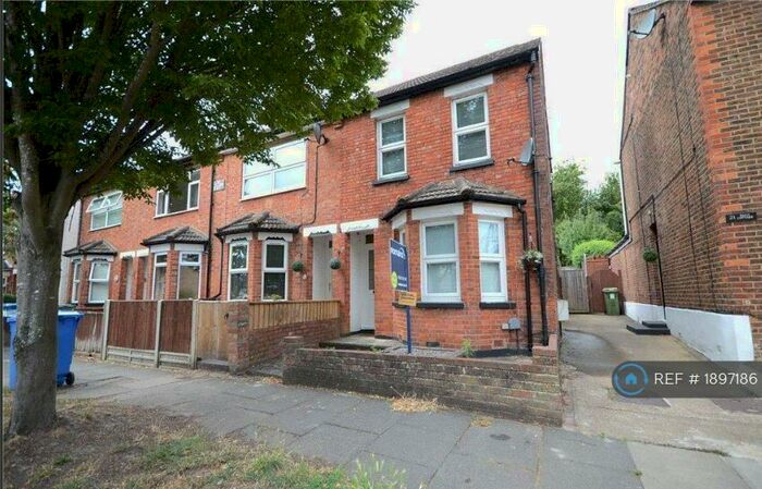 2 Bedroom End Of Terrace House To Rent In Highland Road, Aldershot, GU12