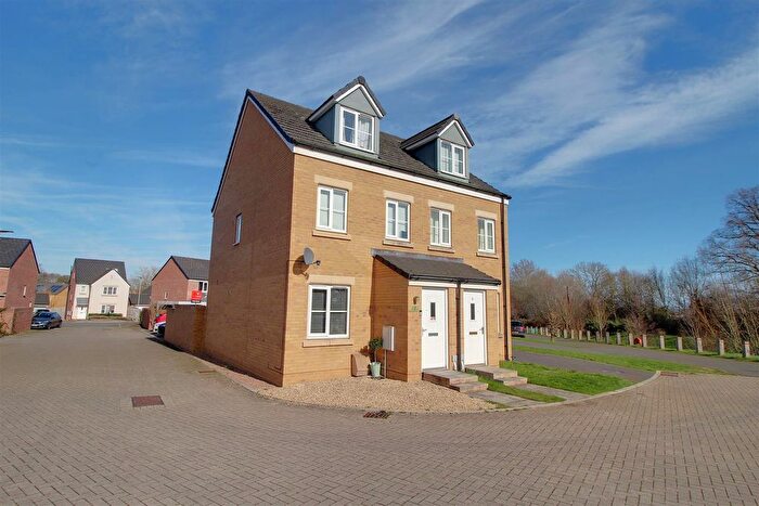 3 Bedroom Semi Detached House For Sale In Town Farm Road, Newent, GL18