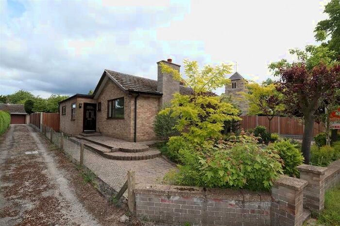 3 Bedroom Detached Bungalow For Sale In Main Street, Thorpe-on-the-hill, Lincoln, LN6
