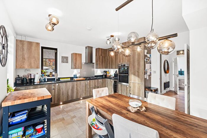 3 Bedroom Detached House For Sale In Ref: Gk - Chaucer Gardens, Coulsdon, CR5