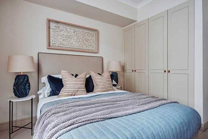3 Bedroom Flat To Rent In Tregunter Road, Chelsea, London, SW10