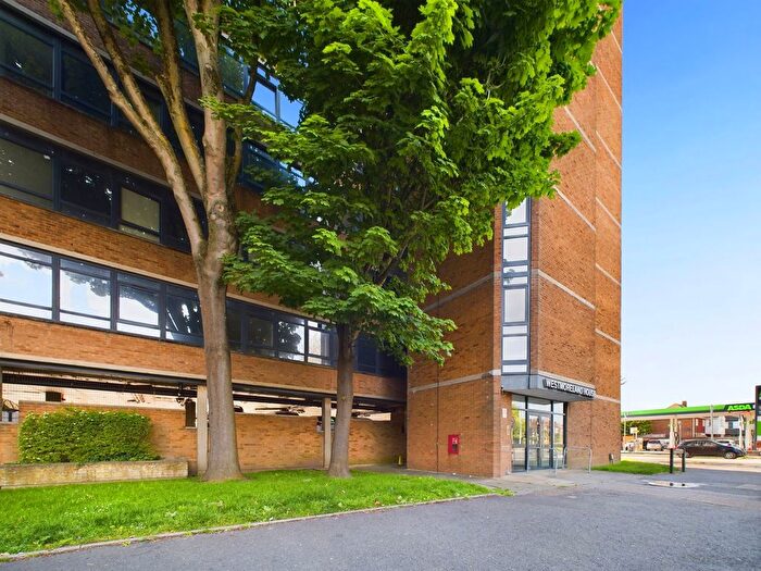 1 Bedroom Flat For Sale In Westmoreland House Strand Parade, Goring-By-Sea, BN12