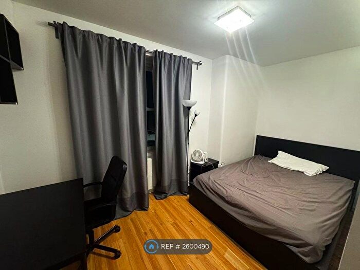 3 Bedroom Flat To Rent In Richmond Place, Edinburgh, EH8