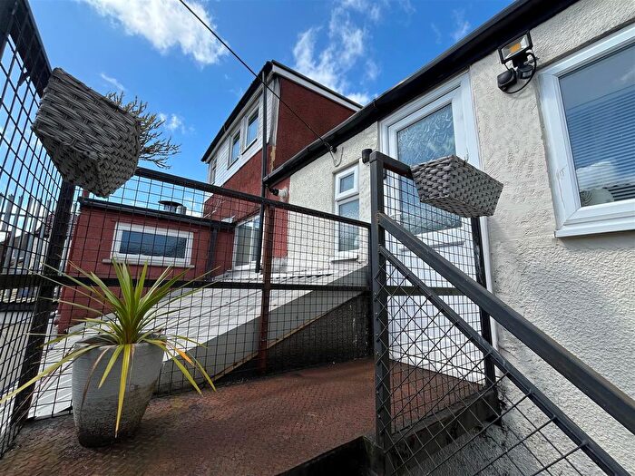 1 Bedroom Flat To Rent In Clive Street, Caerphilly, CF83