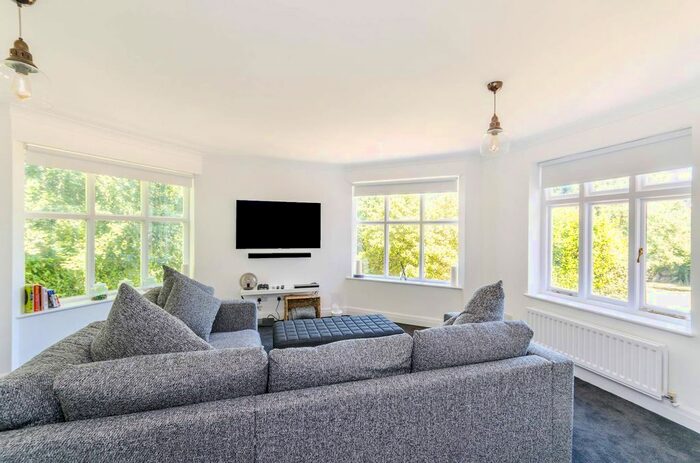 3 Bedroom Maisonette To Rent In Mavelstone Road, Bromley, BR1