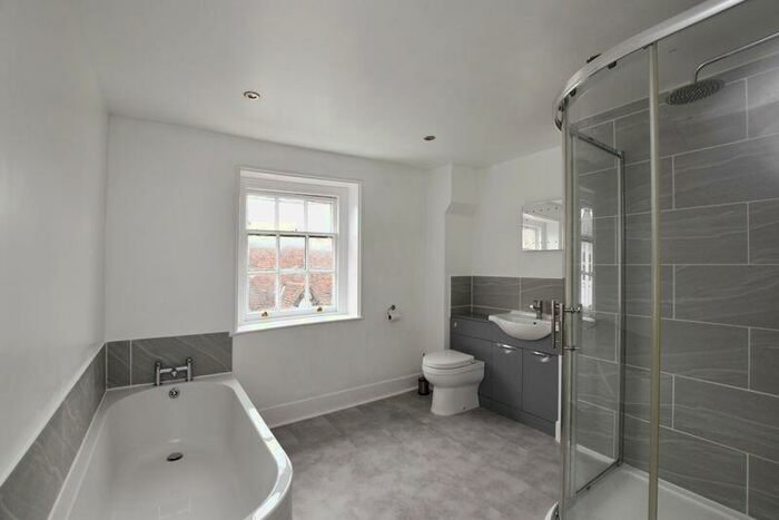 2 Bedroom Flat To Rent In Winchester Street, Salisbury, SP1