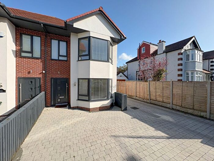 3 Bedroom Semi Detached House For Sale In Thornton Road, Bebington, CH63