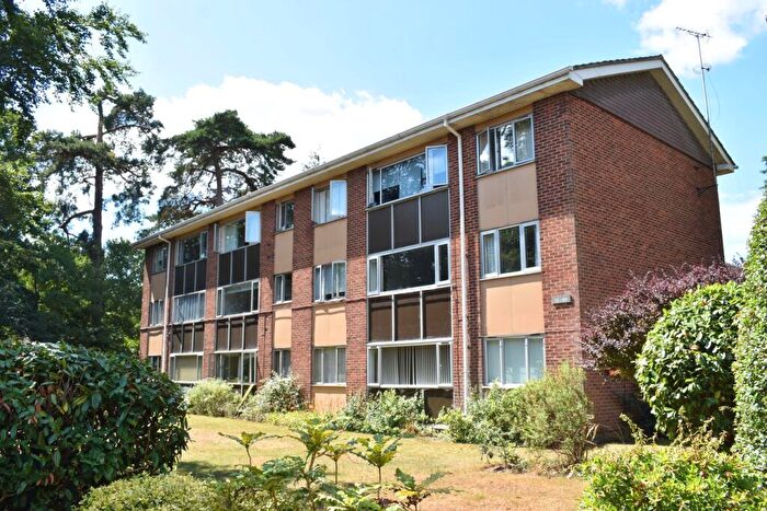 2 Bedroom Apartment For Sale In Brockley Combe, Weybridge, KT13