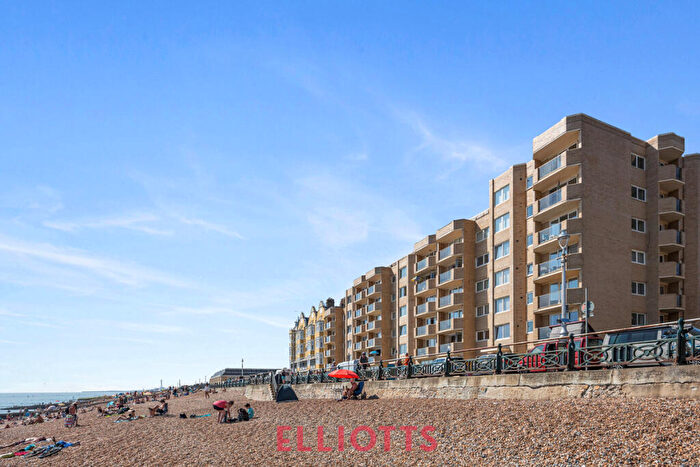 2 Bedroom Apartment For Sale In Bath Court, Kings Esplanade, BN3