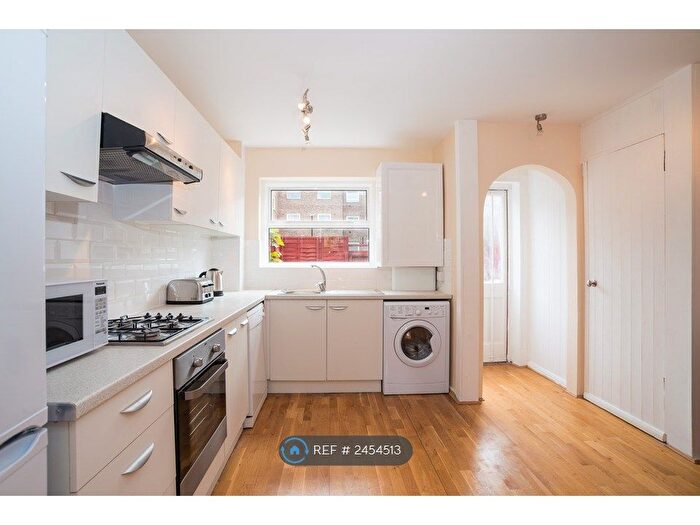 4 Bedroom End Of Terrace House To Rent In Belmore Lane, London, N7