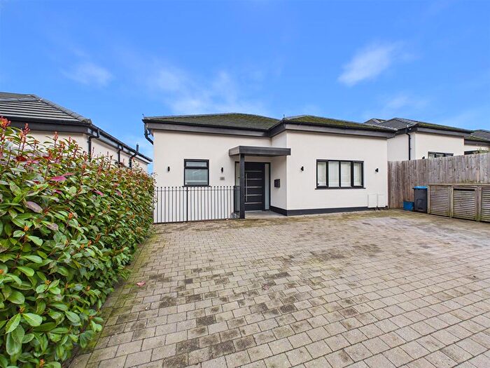 4 Bedroom Detached House For Sale In Riddlesdown Road, Purley, CR8