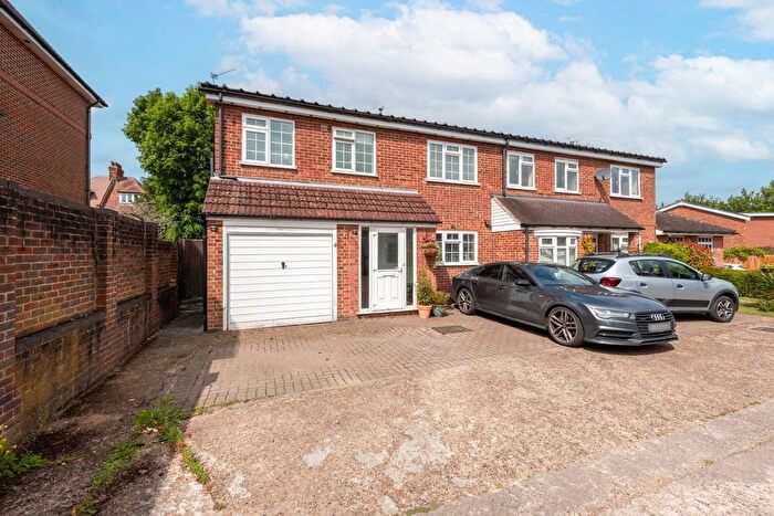 4 Bedroom Semi Detached House For Sale In Ferndown Close, Sutton, SM2