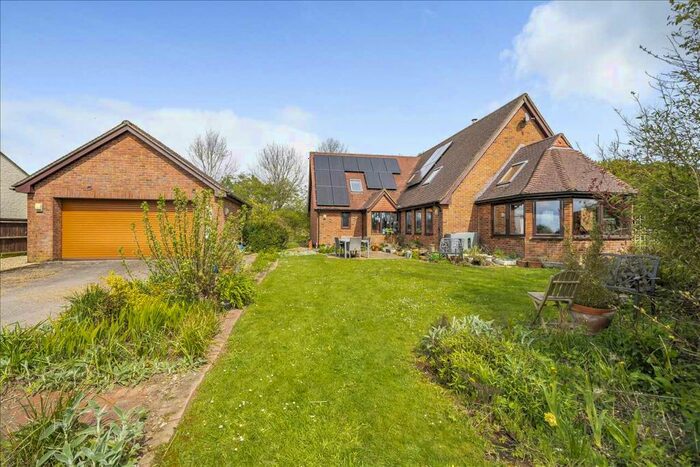 4 Bedroom Detached House For Sale In Farm Road, Abbotts Ann, Andover, SP11