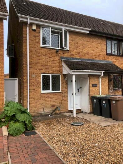 2 Bedroom Terraced House To Rent In The Dell, Luton, LU2