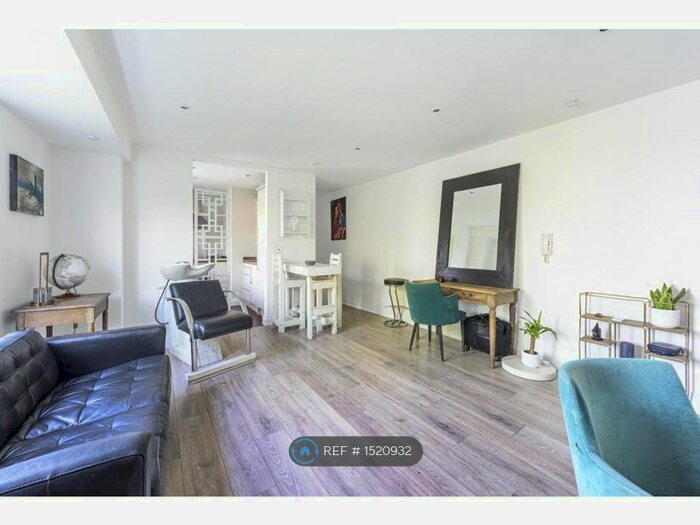 1 Bedroom Flat To Rent In Church Street, Weybridge, KT13