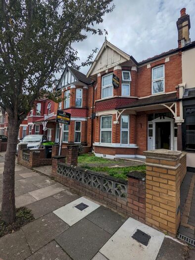 3 Bedroom Terraced House To Rent In Charlbury Gardens, Seven Kings, IG3