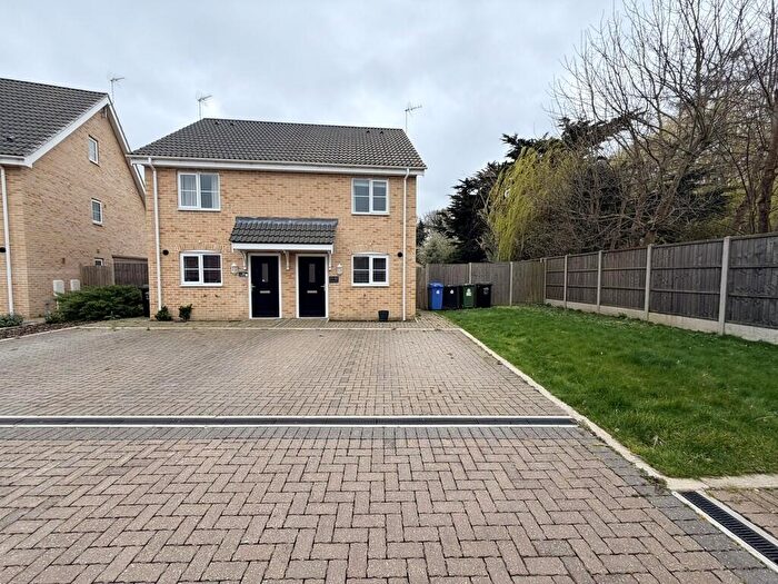 2 Bedroom Semi-Detached House To Rent In Glebe Crescent, Lowestoft, NR32