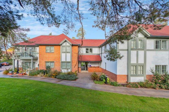 2 Bedroom Flat For Sale In Chalfont Dene, Chalfont St. Peter, Gerrards Cross, Buckinghamshire, SL9