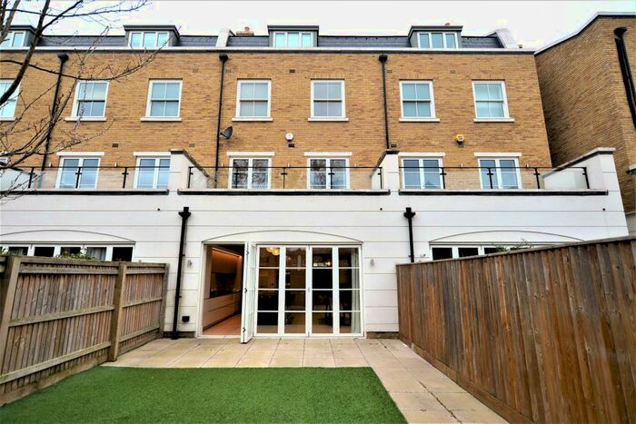 5 Bedroom Town House To Rent In Egerton Drive, Isleworth, TW7