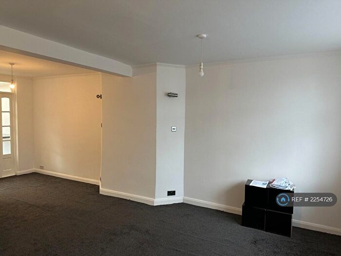 3 Bedroom Terraced House To Rent In Knollmead, Surbiton, KT5