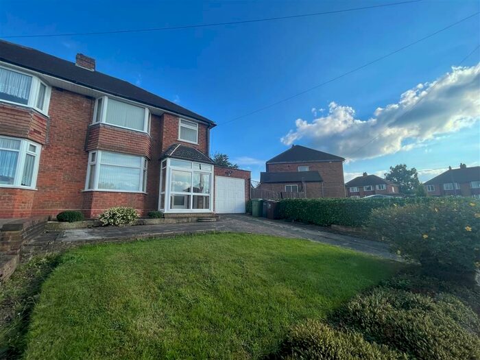 3 Bedroom Semi-Detached House To Rent In Charingworth Road, Solihull, B92